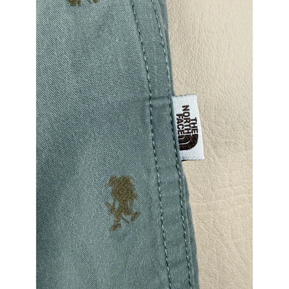 The North Face Medium Button Up Shirt Hiker Print Cotton Sage Green Pocket